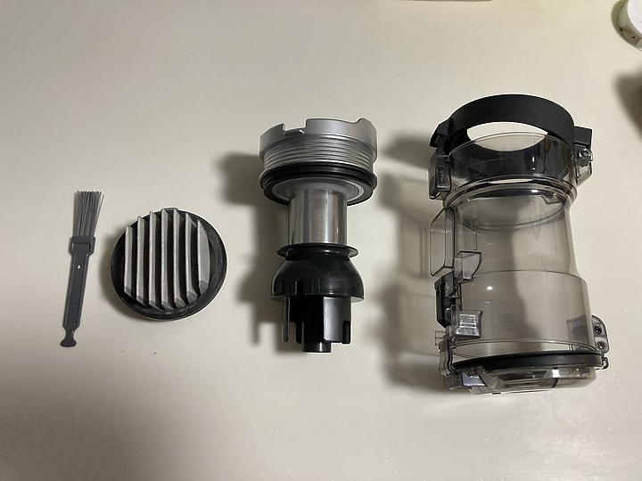 從有線進化到無線| 完美配重的Panasonic MC-BJ990無線吸塵器，還我一整天美麗心情