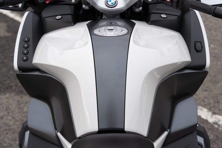 2021 BMW Motorrad R 1250 RT 試駕｜搭載 ACC 自動跟車，劃時代科技休旅登場！