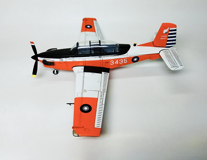 Czech Model 1/48 T-34C 初級教練機