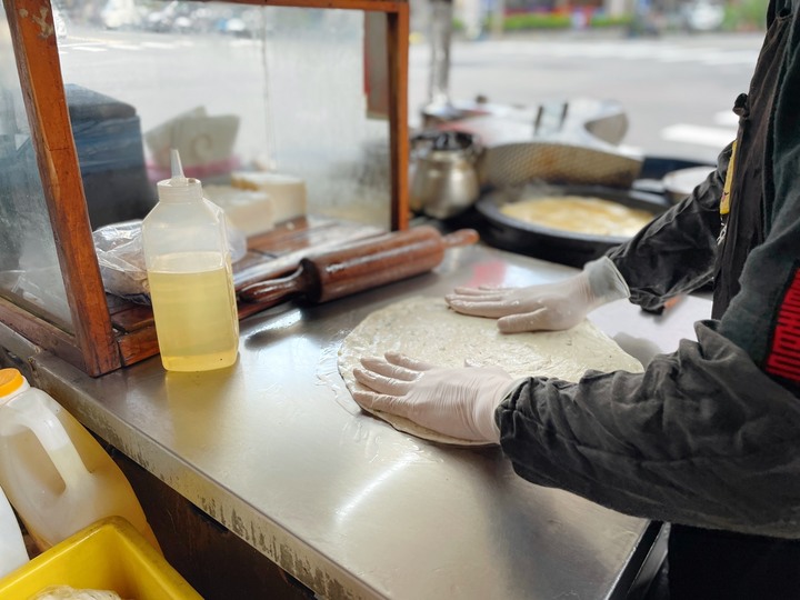 【天津正宗蔥油餅王】北屯天津路與雖遠路交叉口的排隊美食