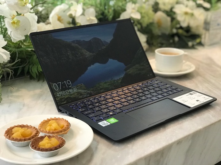ZenBook 13 UX334 皇家藍小小惹人愛