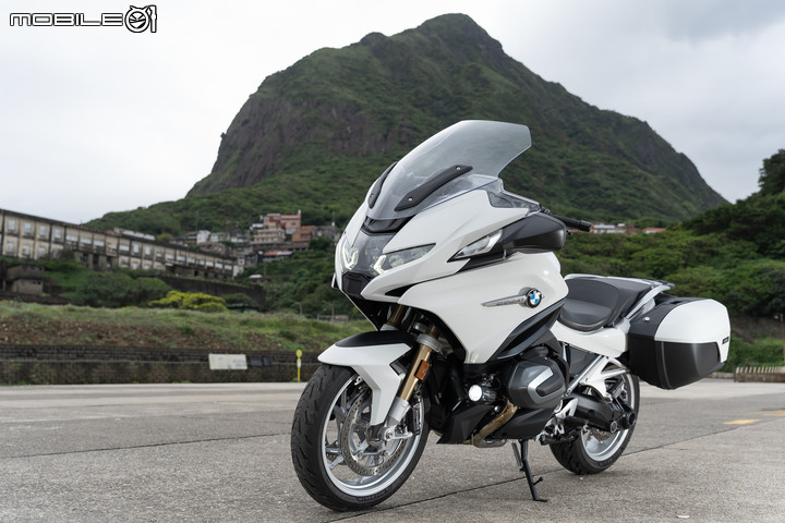 2021 BMW Motorrad R 1250 RT 試駕|搭載 ACC 自動跟車,劃時代科技休旅登場!