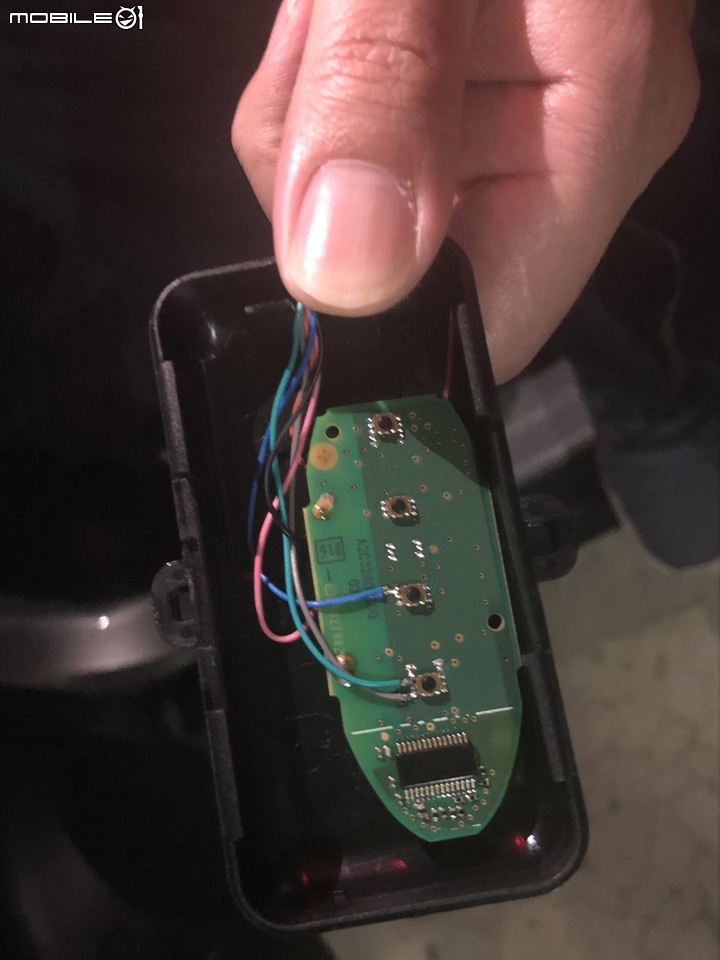 （開箱文)沒有錢買特斯拉~~，人+94 蝦趴蝦趴買個手機車鑰匙過過乾癮而已!