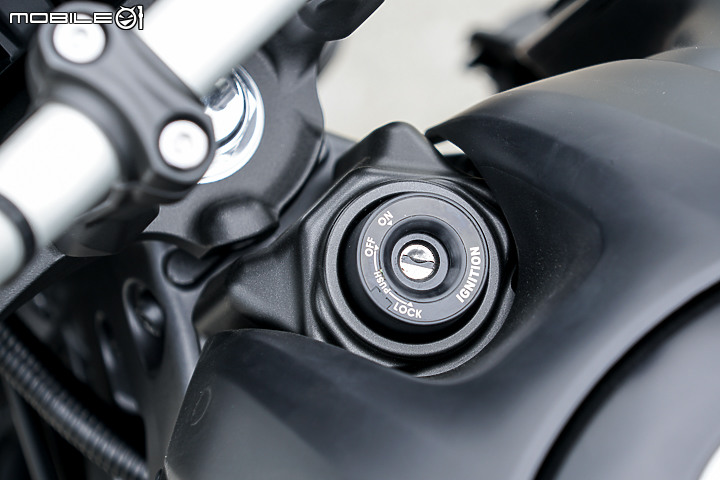 2021 YAMAHA MT-09 公路試駕｜IMU 導入 電控加量不加價