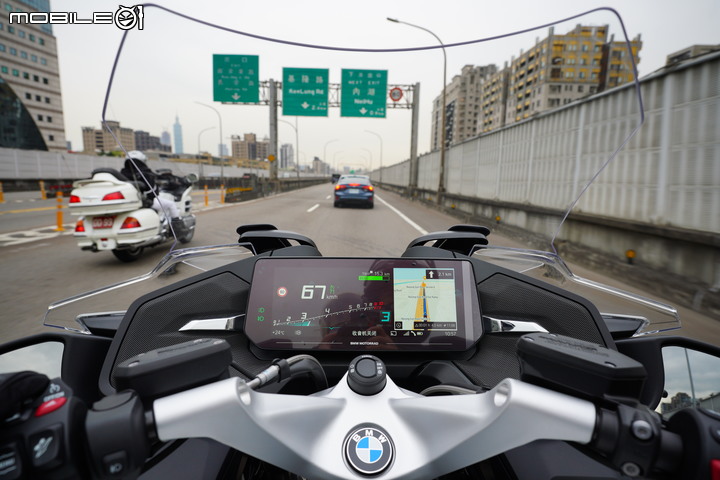 2021 BMW Motorrad R 1250 RT 試駕|搭載 ACC 自動跟車,劃時代科技休旅登場!