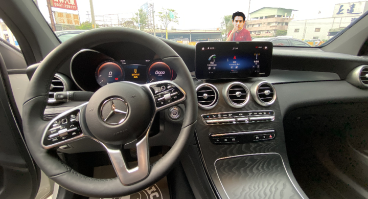 點我看大圖 幫好友開箱文! 全新外匯賓士 2021年式GLC300 Coupe AMG外觀套件 23P全配 4/8更新于晏強推配備&包膜資訊