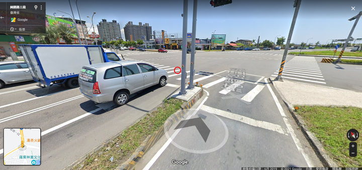 機車紅燈停斑馬線,汽車A柱死角,綠燈時前進時車禍,算汽車全錯嗎?