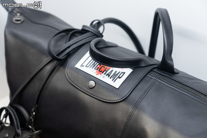Longchamp X EU 聯名系列發表! 嘻哈男神瘦子、小春演繹穿搭