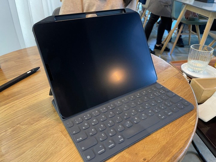 支援聰穎鍵盤的 iPad 保護殼+類紙膜