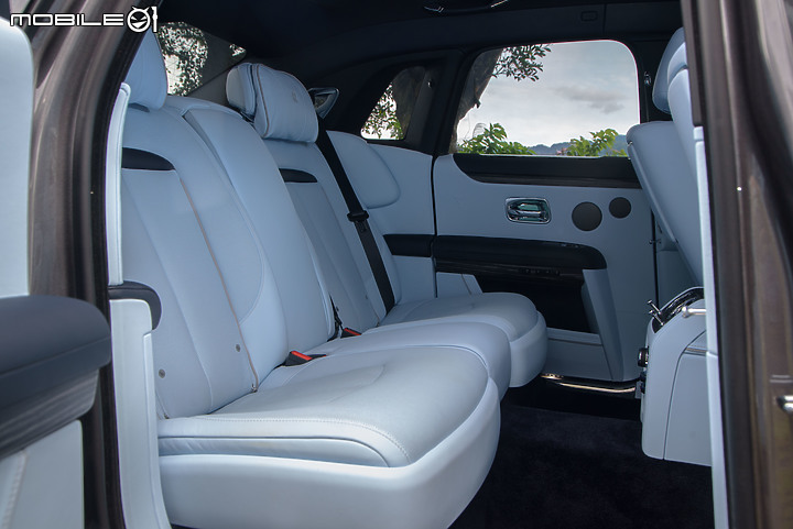 Rolls-Royce New Ghost試駕|凌駕於萬車之上,高度無可比擬!