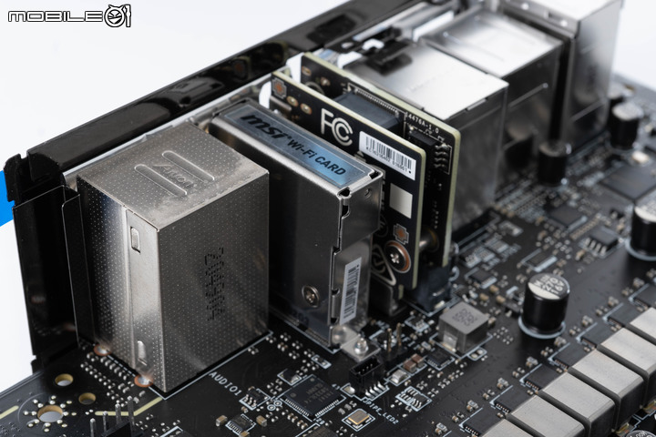 MSI MEG Z590 ACE 主機板開箱實測 以冷靜發揮效能的實力選手