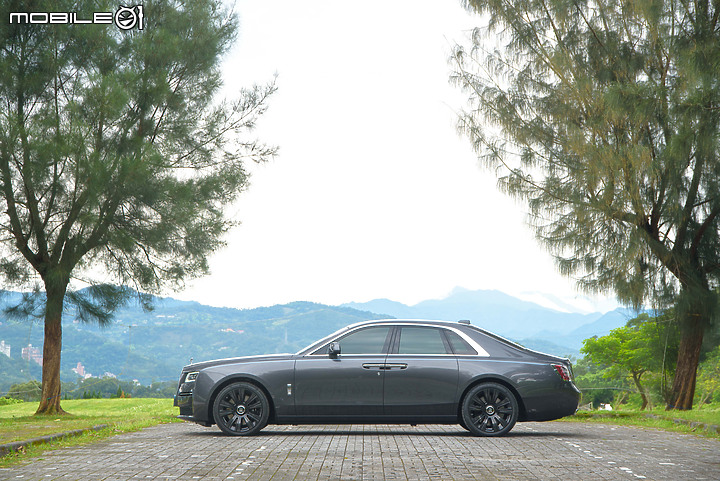 Rolls-Royce New Ghost試駕｜凌駕於萬車之上，高度無可比擬！