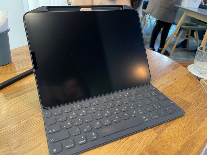 支援聰穎鍵盤的 iPad 保護殼+類紙膜