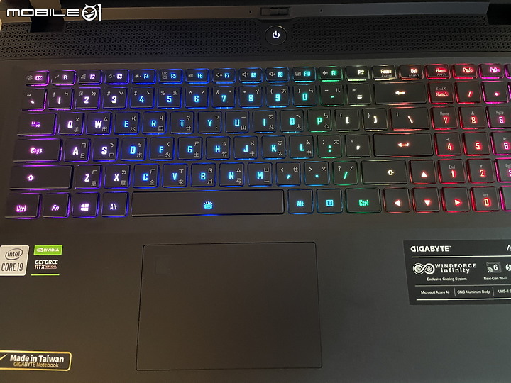 技嘉 AERO 17 HDR YC 頂規 RTX3080 簡易開箱