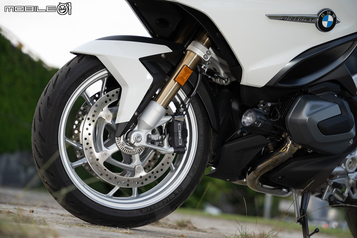 2021 BMW Motorrad R 1250 RT 試駕｜搭載 ACC 自動跟車，劃時代科技休旅登場！
