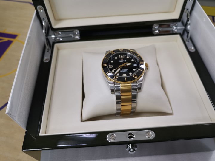 [半金梅鬼] 梅花 TITONI SEASCOPER 600