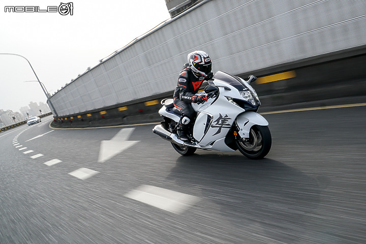 SUZUKI GSX1300R Hayabusa 三代「隼」試駕|科技加持 經典旅跑全面操控大提升