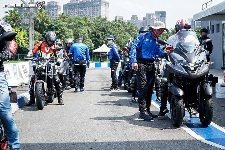 【採訪】2021 台灣山葉 YAMAHA 重機試乘會「新機駕道」北部場！第一批 Tricity 300 消費者試騎體驗心得專訪！