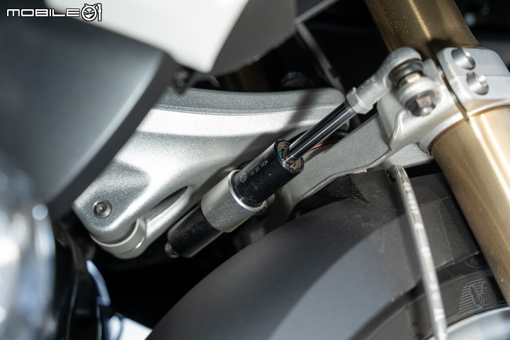 2021 BMW Motorrad R 1250 RT 試駕｜搭載 ACC 自動跟車，劃時代科技休旅登場！