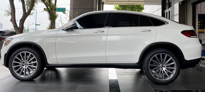 點我看大圖 汽車包膜 全車透明犀牛皮 2021年式GLC300 Coupe 白色車