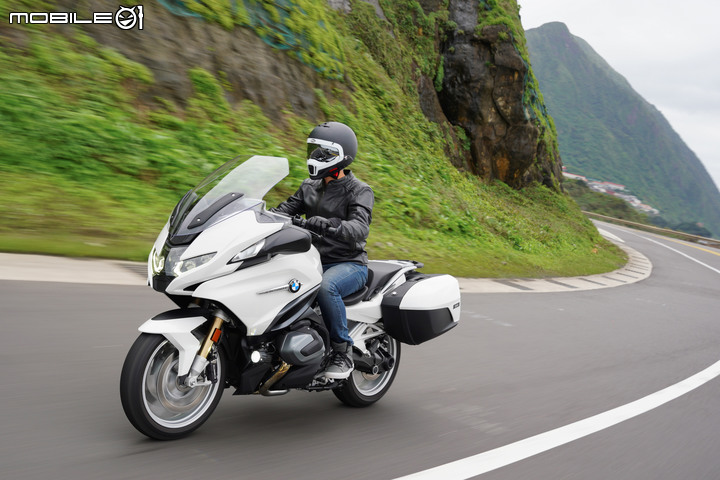 2021 BMW Motorrad R 1250 RT 試駕|搭載 ACC 自動跟車,劃時代科技休旅登場!