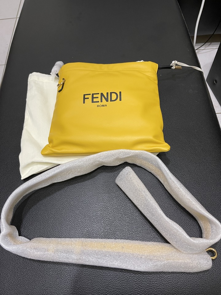 FENDI PACK抽繩斜背包
