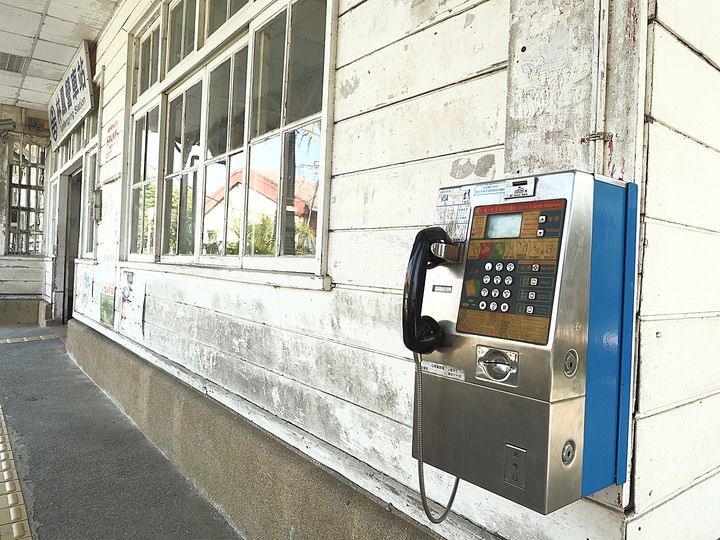 臺南 六甲 林鳳營車站 — 沒有賣鮮奶，也看不到乳牛，卻因鮮乳而聞名的木造小站