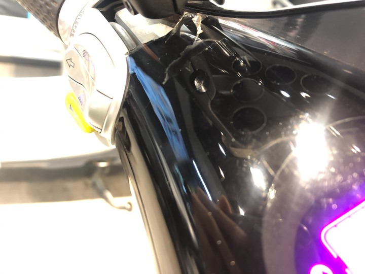 Gogoro 儀表板從後照鏡螺牙裂開