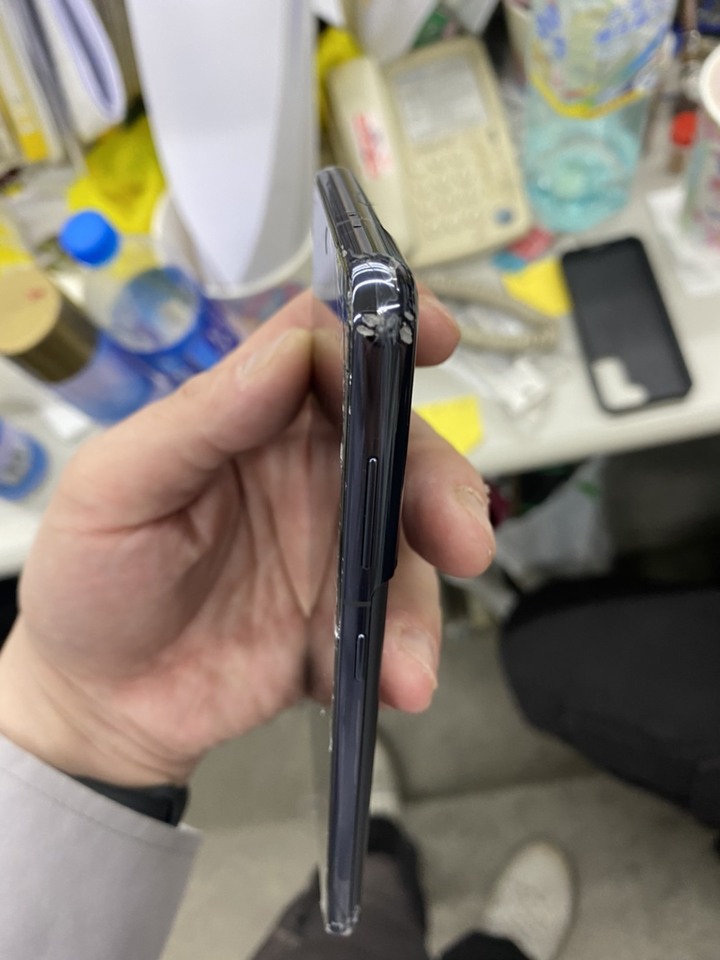 UAG S21 手機殼會跟手機分離......客服告訴你:請多見諒!!