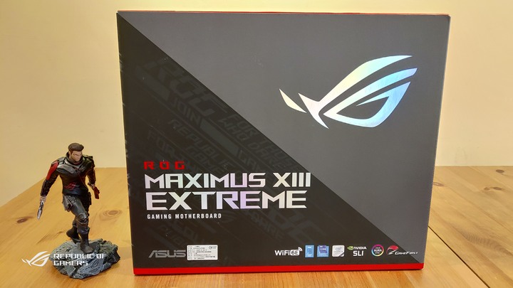 ROG Maximus XIII Extreme Z590主機板 (簡單開箱)