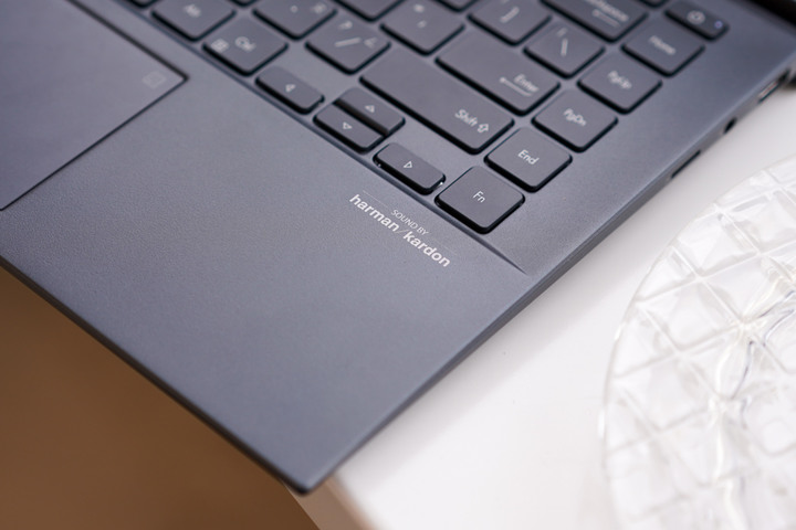 差點被風吹走的ASUS UX435EGL