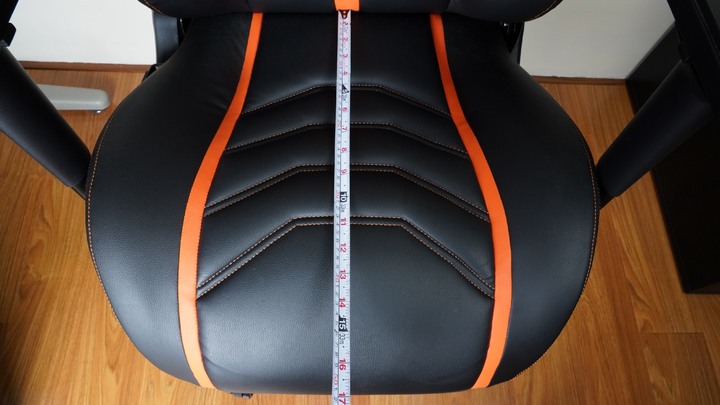 點我看大圖 高 CP 值得好選擇!darkFlash RC900 電競椅,加個方向盤我可以直接上賽道?