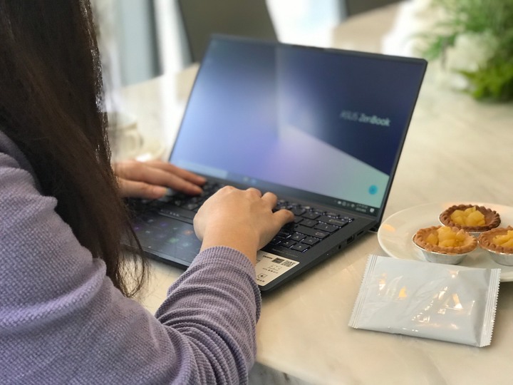 ZenBook 13 UX334 皇家藍小小惹人愛