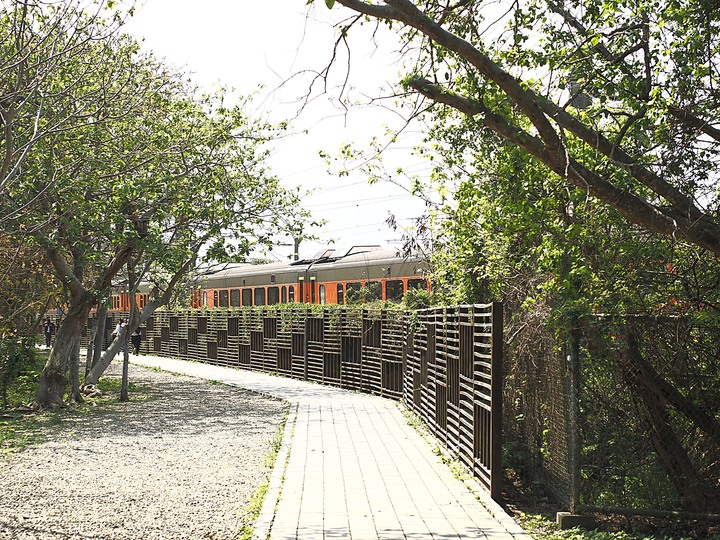 苗栗 竹南 崎頂隧道文化公園|崎頂一、二號隧道 — 曾經的火車隧道,洞中有洞的驚奇,老少咸宜的散步空間