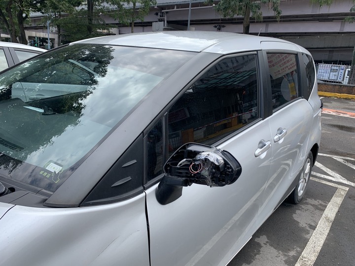 陽明山海芋季＋三芝秘境咖啡廳(內有租irent遭撞處理狀況)