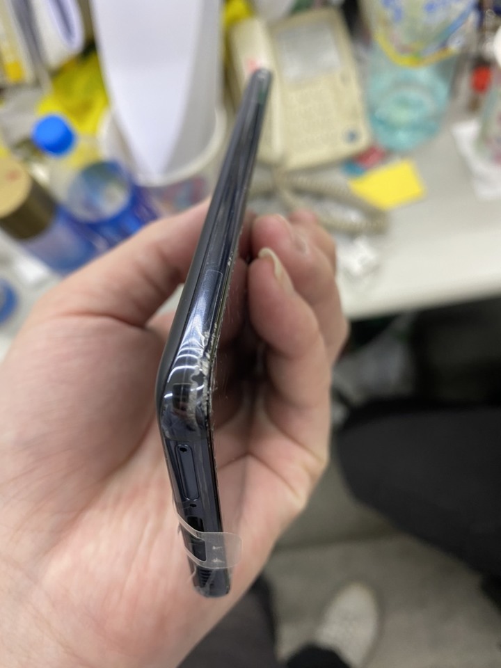 UAG S21 手機殼會跟手機分離......客服告訴你:請多見諒!!