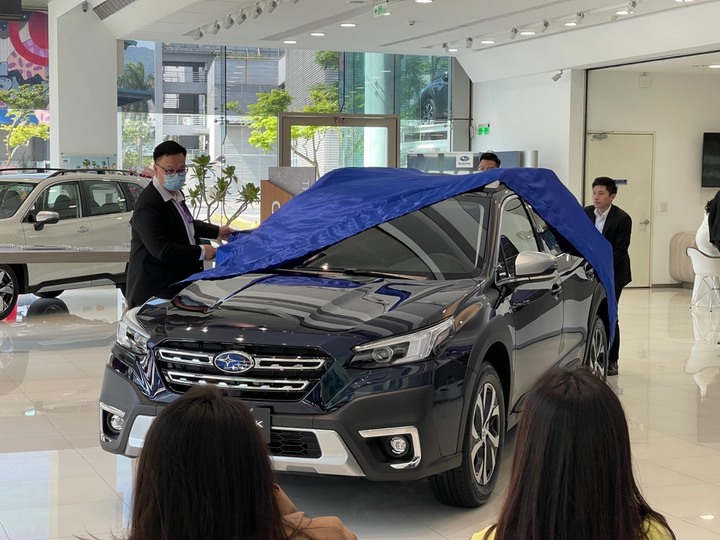 所以我週末就去看車了，Subaru All New Outback