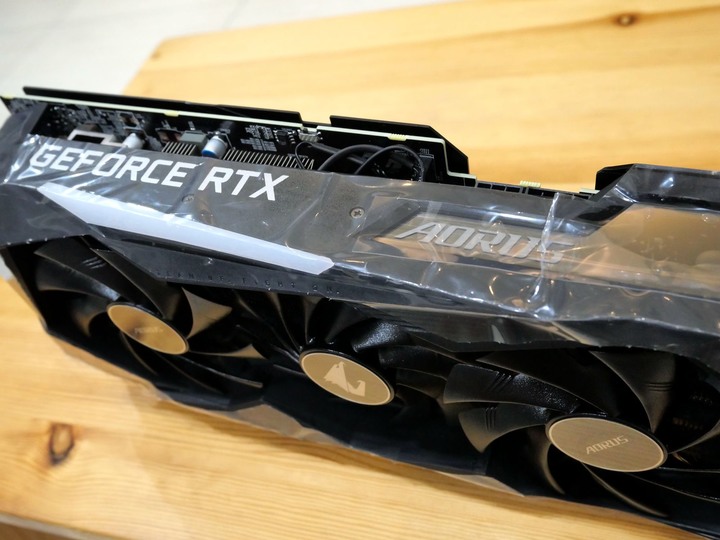 終於入手空氣顯卡 AORUS RTX 3060 Ti MASTER 8G
