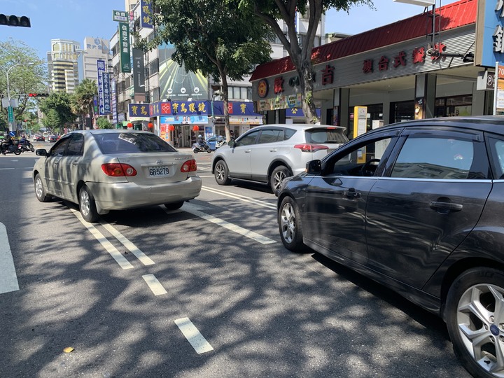 前車急煞 後車追撞