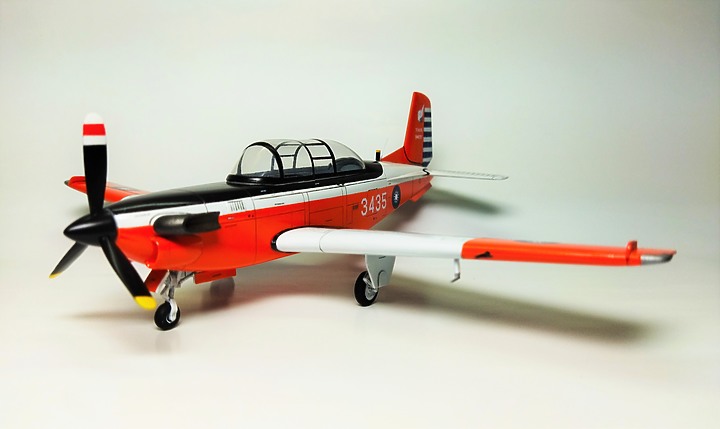 Czech Model 1/48 T-34C 初級教練機