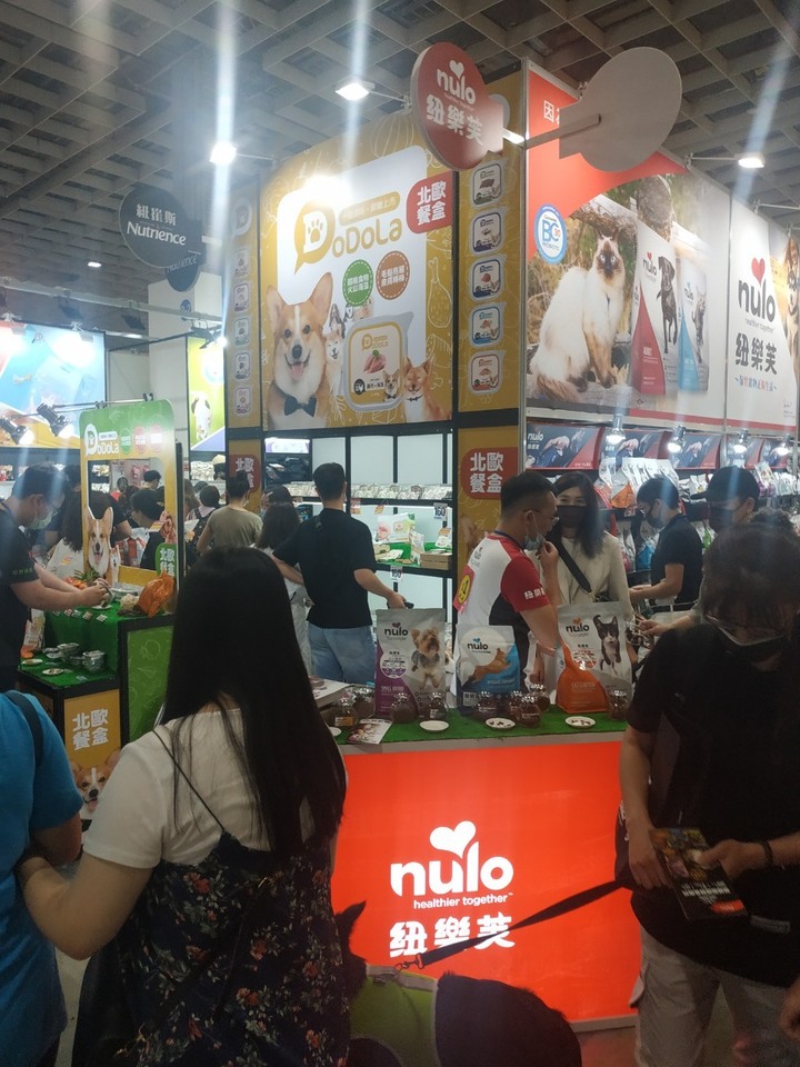 連假第一天衝寵物展補貨
