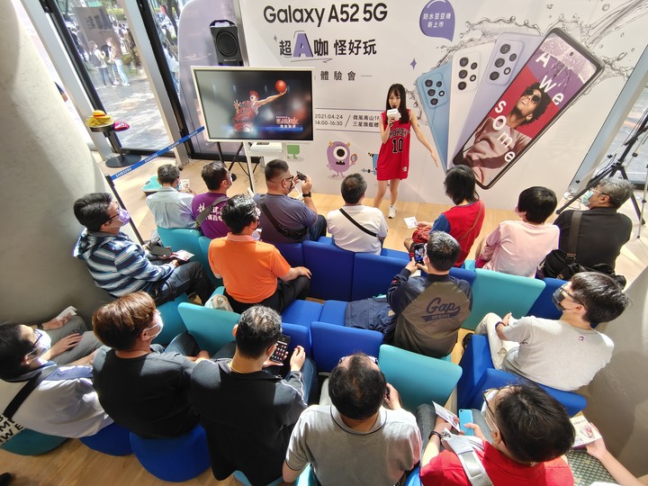 【旗艦規格下放！好玩の超值選擇】 SAMSUNG Galaxy A52 5G 實機上手體驗！