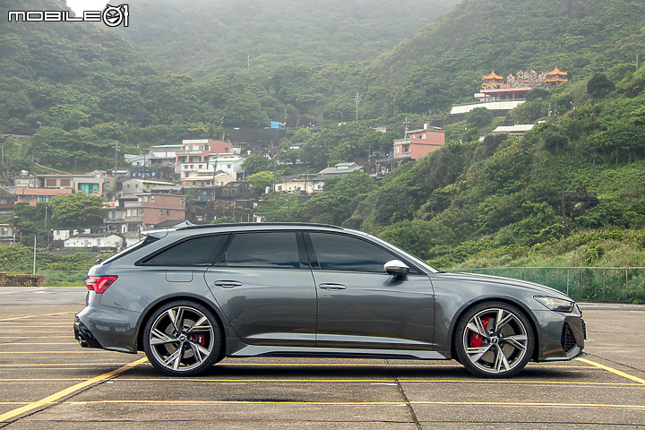 Audi RS 6 Avant 試駕|讓你全家狂一下的 600hp 性能旅行車!