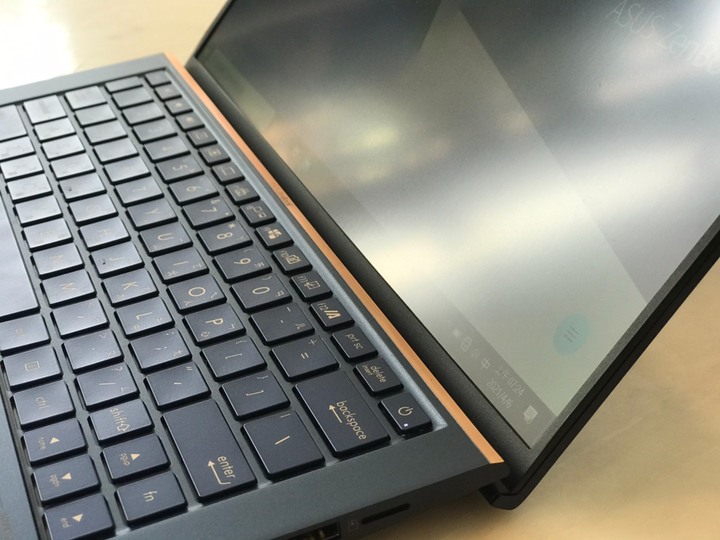 ZenBook 13 UX334 皇家藍小小惹人愛