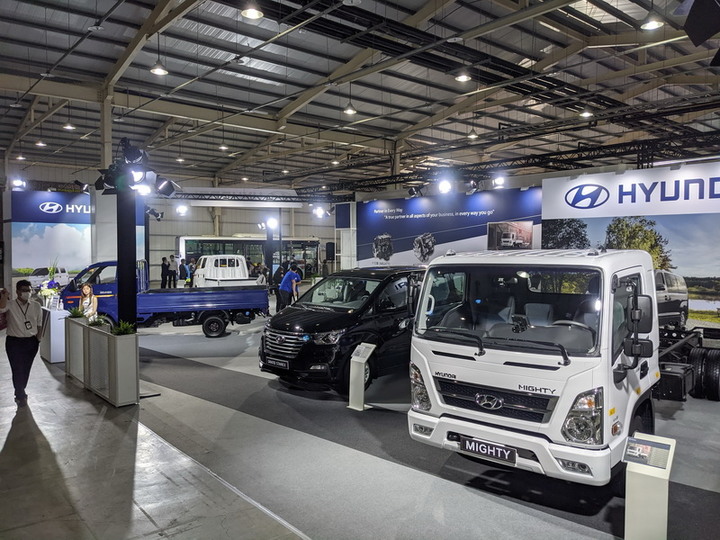 第一次看商用車展(FUSO、賓士、 SITRAK、IVECO、HYUNDAI、IZUZU、FORD、SUZUKI)