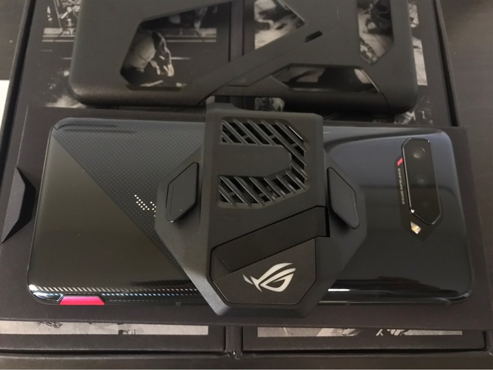 ROG Phone 5 簡簡單單的開箱