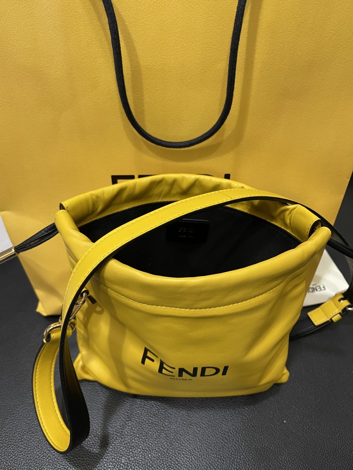 FENDI PACK抽繩斜背包