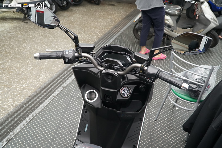 【交車集中樓】KYMCO KRV 交車啦 !!! 小編直購測試車抵達小惡魔總部！