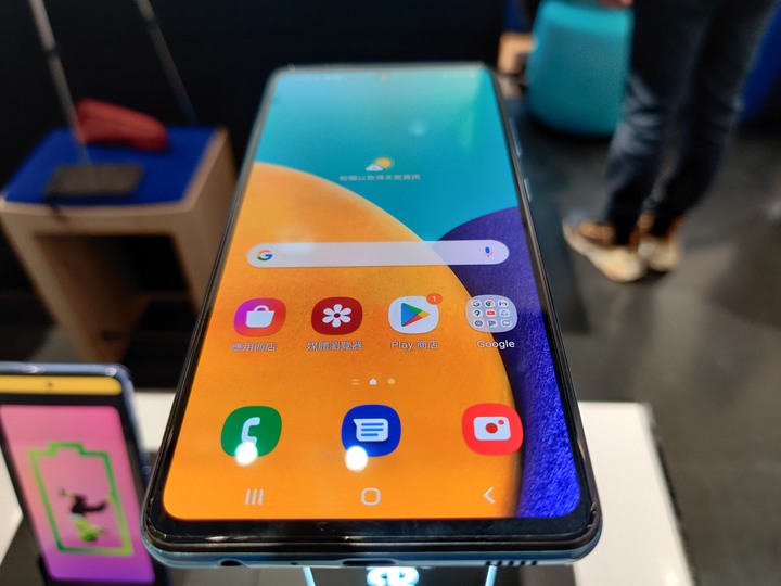 【旗艦規格下放！好玩の超值選擇】 SAMSUNG Galaxy A52 5G 實機上手體驗！