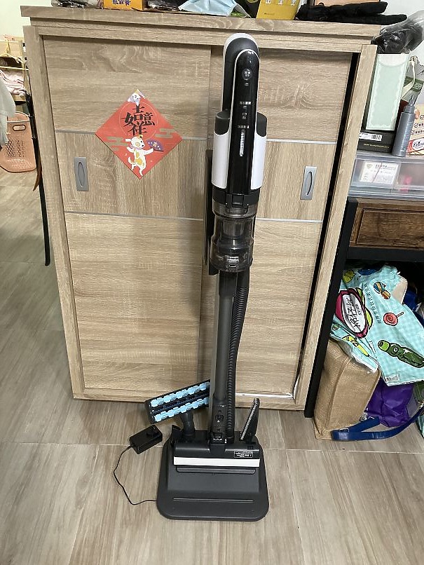 從有線進化到無線| 完美配重的Panasonic MC-BJ990無線吸塵器，還我一整天美麗心情
